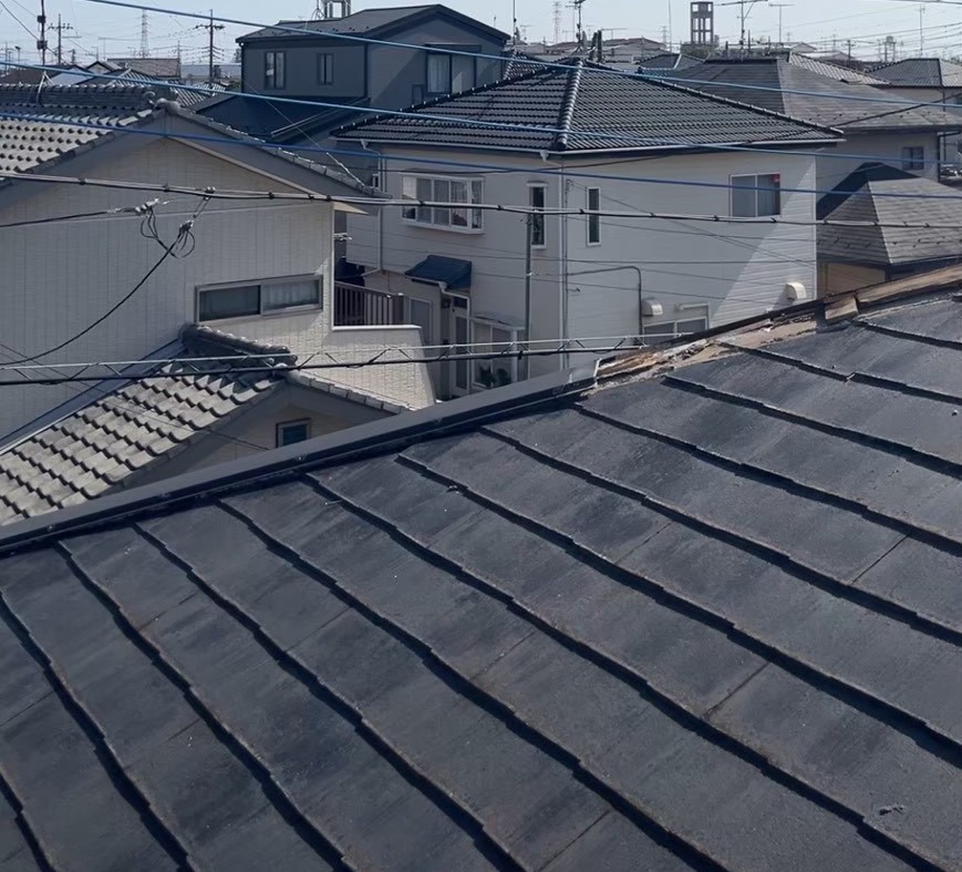 屋根全体の勾配と棟ラインの把握